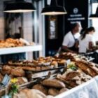 Ouverture des commerces le 1er mai : entre tradition, loi floue et volonté de réforme